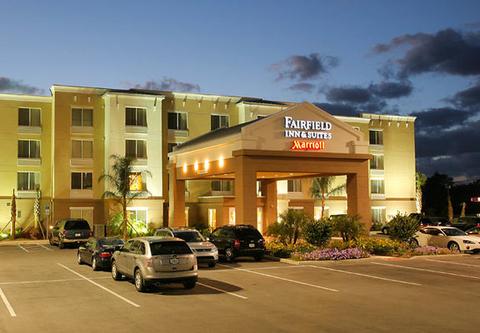 2631759-Fairfield-Inn-Suites-by-Marriott-Melbourne-Hotel-Exterior-1-DEF.jpg