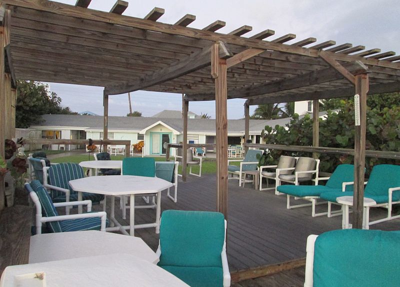 Ocean-Pines-Motel-Melbourne-Beach-Patio_2fef9a35-0bae-b240-e4ebdcd22df7bfaa.jpg
